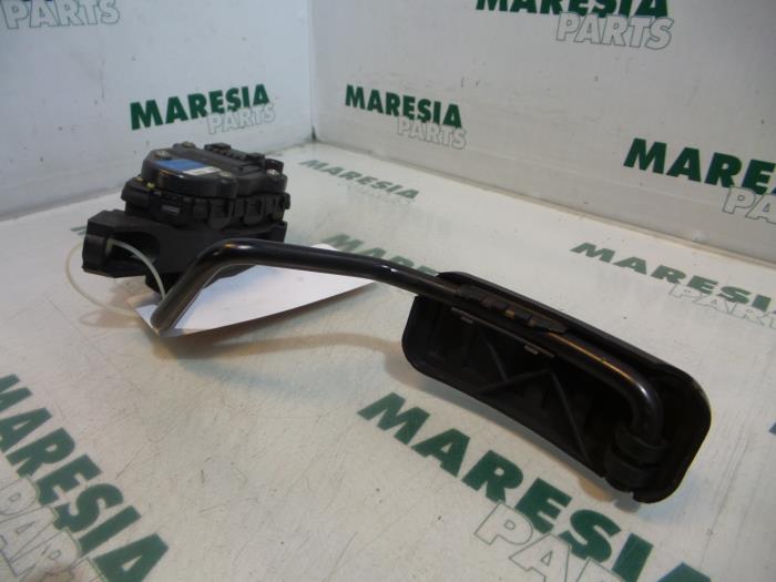 Gebruikte Sensor Gaspedaalpositie Renault Vel Satis (BJ) 3.0 dCi V6 24V Prijs € 40,00 Margeregeling aangeboden door Maresia Parts