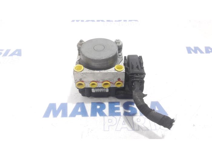 Gebruikte ABS Pomp Peugeot Bipper (AA) 1.4 HDi Prijs € 210,00 Margeregeling aangeboden door Maresia Parts