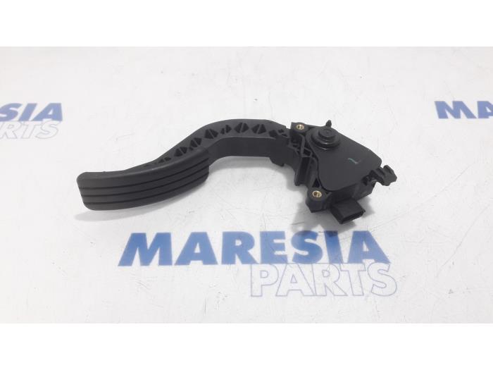 Gebruikte Gaspedaalpositie Sensor Renault Grand Scénic III (JZ) 1.5 dCi 110 Prijs € 25,00 Margeregeling aangeboden door Maresia Parts