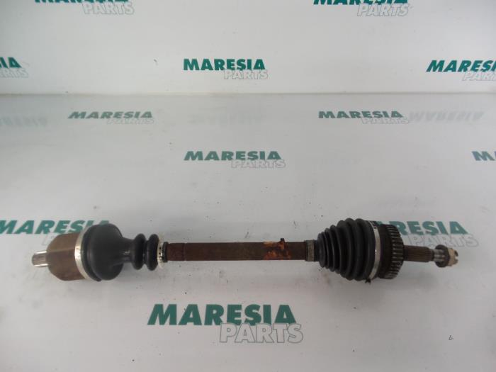 Gebruikte Steekas links-voor Renault Megane Scénic (JA) 2.0 RT Prijs € 30,00 Margeregeling aangeboden door Maresia Parts