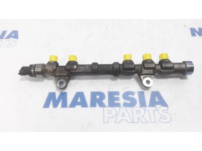 Gebruikte Injector brug Opel Combo Mk.III (D) 1.3 CDTI 16V Prijs € 42,34 Inclusief btw aangeboden door Maresia Parts