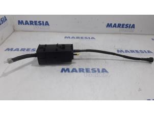 Gebruikte Koolstoffilter Peugeot 207 CC (WB) 1.6 16V Prijs € 25,00 Margeregeling aangeboden door Maresia Parts