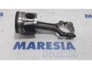 Gebruikte Zuiger Renault Trafic New (FL) 2.0 dCi 16V 115 Prijs € 190,58 Inclusief btw aangeboden door Maresia Parts