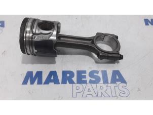 Gebruikte Zuiger Renault Trafic New (FL) 2.0 dCi 16V 115 Prijs € 190,58 Inclusief btw aangeboden door Maresia Parts