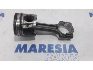 Gebruikte Zuiger Renault Trafic New (FL) 2.0 dCi 16V 115 Prijs € 190,58 Inclusief btw aangeboden door Maresia Parts