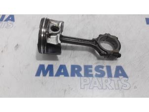 Gebruikte Zuiger Renault Koleos I 2.5 16V Prijs € 75,00 Margeregeling aangeboden door Maresia Parts