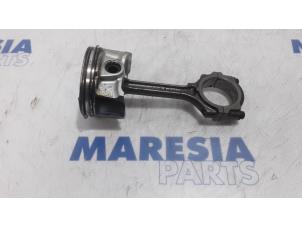 Gebruikte Zuiger Renault Koleos I 2.5 16V Prijs € 75,00 Margeregeling aangeboden door Maresia Parts