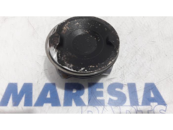 Zuiger van een Renault Koleos I 2.5 16V 2008