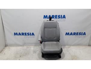 Gebruikte Voorstoel links Peugeot 5008 I (0A/0E) 1.6 VTI 16V Prijs € 262,50 Margeregeling aangeboden door Maresia Parts