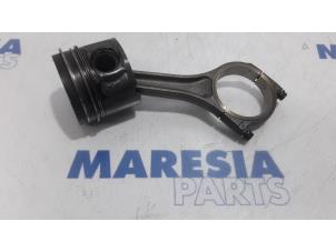 Gebruikte Zuiger Citroen C5 III Tourer (RW) 2.7 HDiF V6 24V Autom. Prijs € 75,00 Margeregeling aangeboden door Maresia Parts