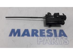 Gebruikte Tank Klep Renault Clio IV (5R) 0.9 Energy TCE 90 12V Prijs € 30,00 Margeregeling aangeboden door Maresia Parts