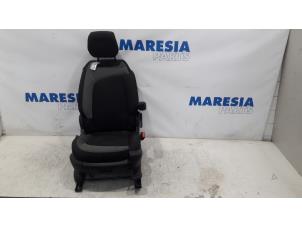 Gebruikte Voorstoel rechts Citroen C4 Picasso (3D/3E) 1.6 e-HDi 115 Prijs € 210,00 Margeregeling aangeboden door Maresia Parts