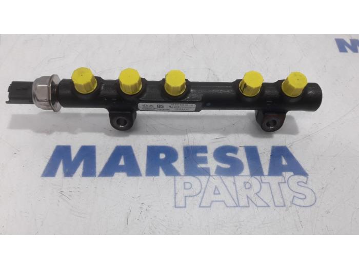 Gebruikte Injector brug Citroen C4 Grand Picasso (3A) 1.6 HDiF 115 Prijs € 50,00 Margeregeling aangeboden door Maresia Parts