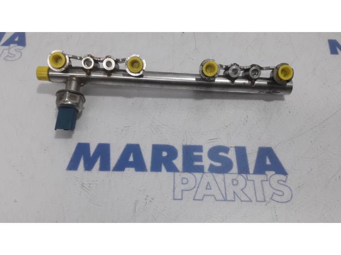 Gebruikte Galerij (Injectie) Renault Megane IV Estate (RFBK) 1.2 Energy TCE 130 Prijs € 105,00 Margeregeling aangeboden door Maresia Parts