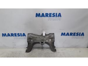 Gebruikte Subframe Renault Clio IV Estate/Grandtour (7R) 0.9 Energy TCE 12V Prijs € 105,00 Margeregeling aangeboden door Maresia Parts