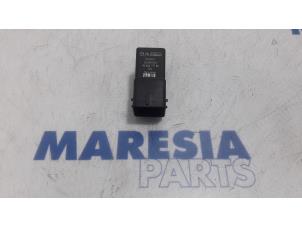 Gebruikte Relais Voorgloei Citroen C3 Picasso (SH) 1.6 HDi 90 Prijs € 25,00 Margeregeling aangeboden door Maresia Parts