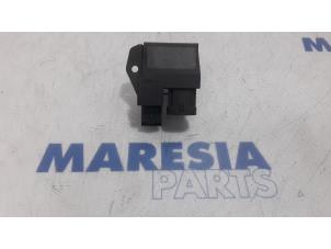 Gebruikte Koelvinweerstand Citroen C3 Picasso (SH) 1.6 HDi 90 Prijs € 20,00 Margeregeling aangeboden door Maresia Parts