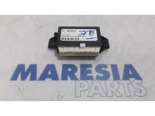 Gebruikte PDC Module Renault Megane IV Estate (RFBK) 1.2 Energy TCE 130 Prijs € 85,00 Margeregeling aangeboden door Maresia Parts