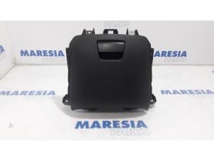 Gebruikte Handschoenenkastje Citroen C4 Picasso (3D/3E) 1.6 e-HDi 115 Prijs € 60,00 Margeregeling aangeboden door Maresia Parts