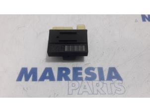 Gebruikte Relais Citroen C4 Picasso (3D/3E) 1.6 e-HDi 115 Prijs € 20,00 Margeregeling aangeboden door Maresia Parts