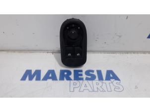 Gebruikte Schakelblok ruiten Renault Master IV (MA/MB/MC/MD/MH/MF/MG/MH) 2.3 dCi 16V Prijs € 54,45 Inclusief btw aangeboden door Maresia Parts