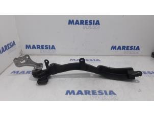 Gebruikte Subframe Peugeot 508 (8D) 1.6 THP 16V Prijs € 35,00 Margeregeling aangeboden door Maresia Parts