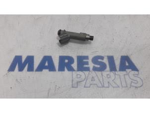 Gebruikte Injector (benzine injectie) Peugeot 107 1.0 12V Prijs € 25,00 Margeregeling aangeboden door Maresia Parts