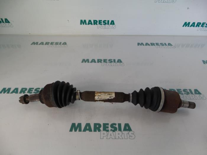 Gebruikte Aandrijfas links-voor Renault Vel Satis (BJ) 3.5 V6 24V Autom. Prijs € 157,50 Margeregeling aangeboden door Maresia Parts
