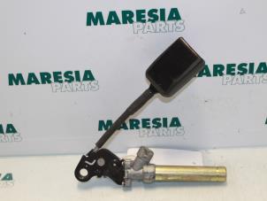Gebruikte Gordelspanner links Peugeot 406 (8B) 1.8 16V Prijs € 25,00 Margeregeling aangeboden door Maresia Parts