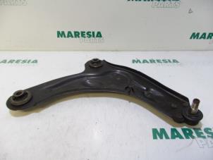 Gebruikte Draagarm onder rechts-voor Renault Vel Satis (BJ) 3.5 V6 24V Autom. Prijs € 35,00 Margeregeling aangeboden door Maresia Parts