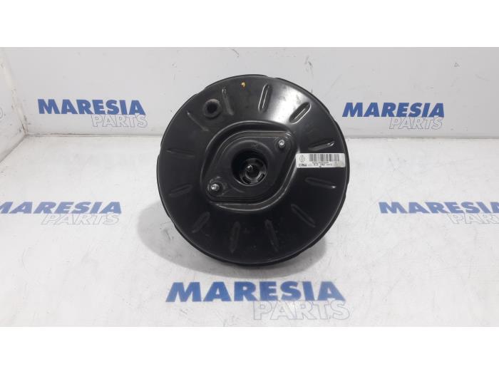 Gebruikte Rembekrachtiger Renault Clio IV Estate/Grandtour (7R) 0.9 Energy TCE 12V Prijs € 34,95 Margeregeling aangeboden door Maresia Parts