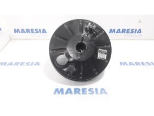 Gebruikte Rembekrachtiger Citroen C4 Picasso (3D/3E) 1.6 e-HDi 115 Prijs € 60,00 Margeregeling aangeboden door Maresia Parts