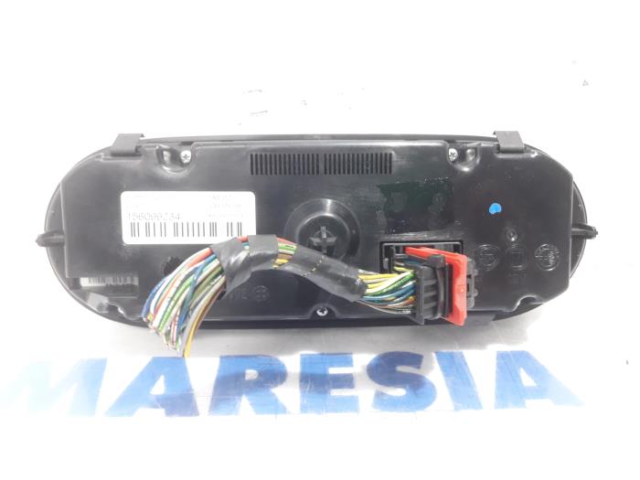 Kachel Bedieningspaneel van een Alfa Romeo Giulietta (940) 1.6 JTDm 16V 2011