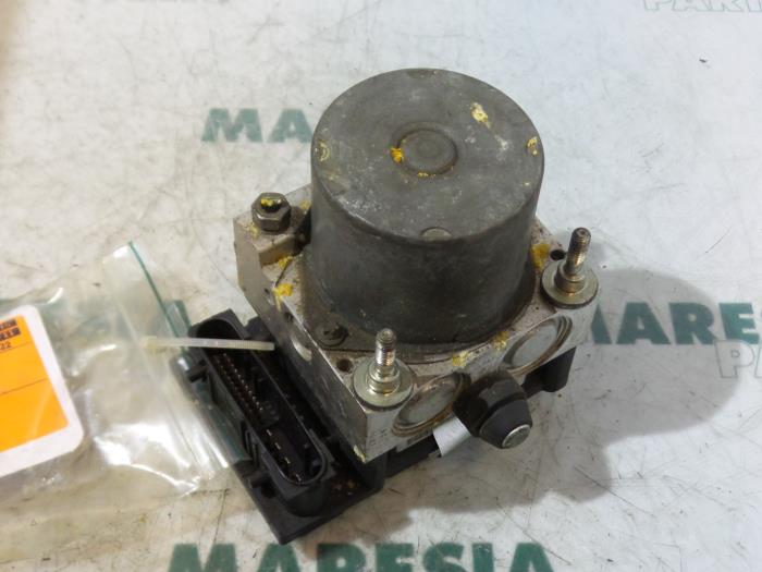 Gebruikte ABS Pomp Fiat Stilo (192A/B) 1.9 JTD 16V 136 Multijet Prijs € 75,00 Margeregeling aangeboden door Maresia Parts
