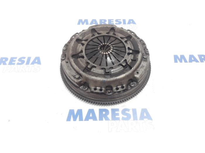 Gebruikte Vliegwiel Peugeot Partner Tepee (7A/B/C/D/E/F/G/J/P/S) 1.6 HDI 75 16V Prijs € 108,90 Inclusief btw aangeboden door Maresia Parts