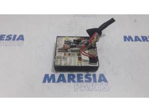 Gebruikte Zekeringkast Renault Megane III Grandtour (KZ) 2.0 16V TCe 180 Prijs € 105,00 Margeregeling aangeboden door Maresia Parts