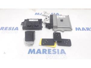Gebruikte Computer Motormanagement Renault Clio IV Estate/Grandtour (7R) 0.9 Energy TCE 12V Prijs € 367,50 Margeregeling aangeboden door Maresia Parts