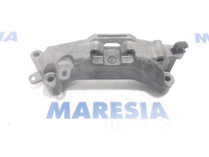 Gebruikte Motorrubber Peugeot 2008 (CU) 1.2 12V e-THP PureTech 110 Prijs € 50,00 Margeregeling aangeboden door Maresia Parts