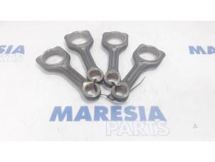 Gebruikte Drijfstang Citroen C3 (SC) 1.6 HDi 92 Prijs € 105,00 Margeregeling aangeboden door Maresia Parts