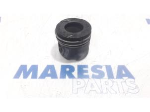 Gebruikte Zuiger Fiat Punto III (199) 1.3 JTD Multijet 80 16V Prijs € 25,00 Margeregeling aangeboden door Maresia Parts