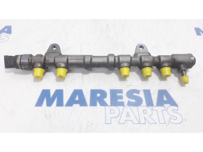 Gebruikte Injector brug Fiat Punto III (199) 1.3 JTD Multijet 80 16V Prijs € 60,00 Margeregeling aangeboden door Maresia Parts