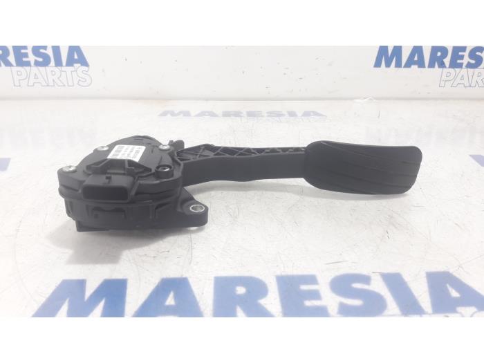 Gebruikte Gaspedaalpositie Sensor Renault Master III (FV) 2.3 dCi 110 16V FWD Prijs € 35,70 Inclusief btw aangeboden door Maresia Parts