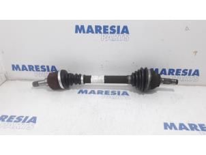 Gebruikte Aandrijfas links-voor Citroen Berlingo 1.6 Hdi 75 16V Phase 1 Prijs € 75,00 Margeregeling aangeboden door Maresia Parts