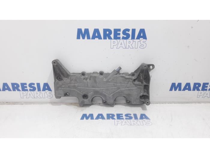 Gebruikte Kleppendeksel Renault Grand Scénic II (JM) 2.0 16V Prijs € 35,00 Margeregeling aangeboden door Maresia Parts