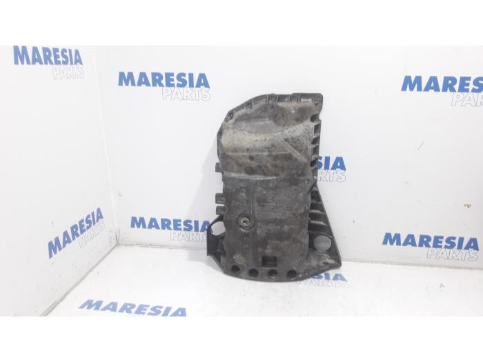Gebruikte Carterpan Renault Grand Scénic II (JM) 2.0 16V Prijs € 30,00 Margeregeling aangeboden door Maresia Parts
