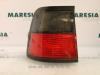 Achterlicht links van een Citroen Xantia Break (X2), 1998 / 2003 2.0 HDi 90, Combi/o, Diesel, 1.997cc, 66kW, FWD, DW10TD; RHY, 1999-03 / 2003-04, X2RHYF 2001