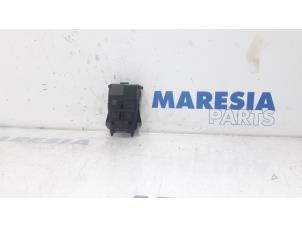 Gebruikte Sensor Licht Citroen DS3 (SA) 1.6 Blue Hdi 100 Prijs € 50,00 Margeregeling aangeboden door Maresia Parts