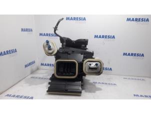 Gebruikte Kachelhuis Renault Trafic New (JL) 2.0 dCi 16V 115 Prijs € 254,10 Inclusief btw aangeboden door Maresia Parts