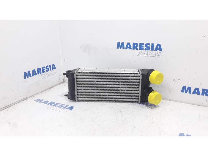 Gebruikte Intercooler Peugeot 3008 I (0U/HU) 1.6 16V THP 155 Prijs € 35,00 Margeregeling aangeboden door Maresia Parts