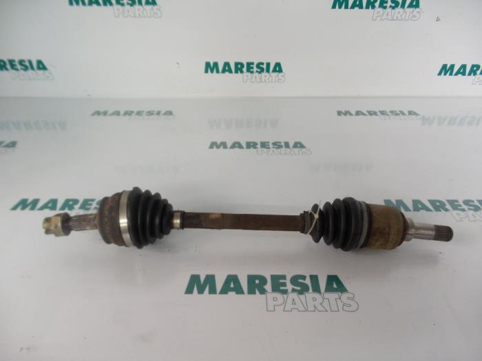 Gebruikte Aandrijfas links-voor Fiat Punto I (176) 55 1.1 Prijs € 35,00 Margeregeling aangeboden door Maresia Parts